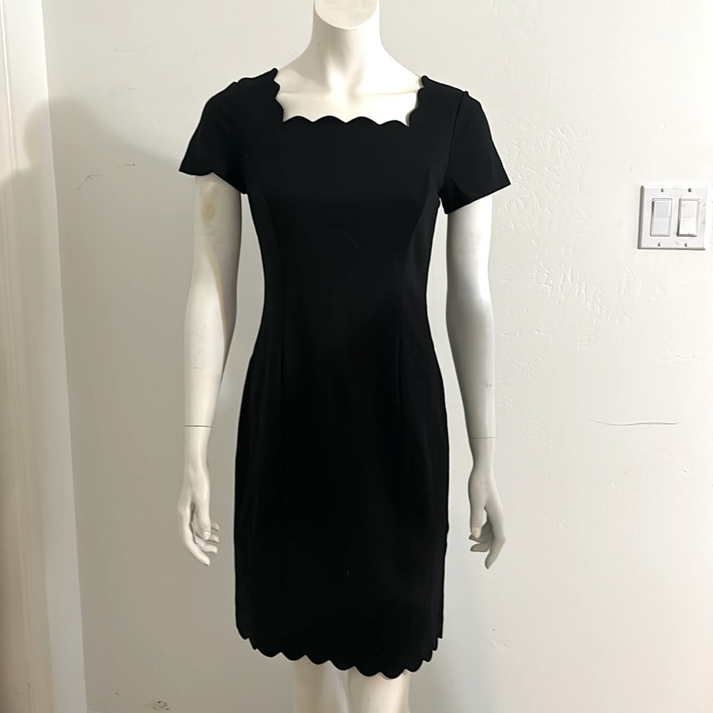 Scallop neck &bottom body con dress